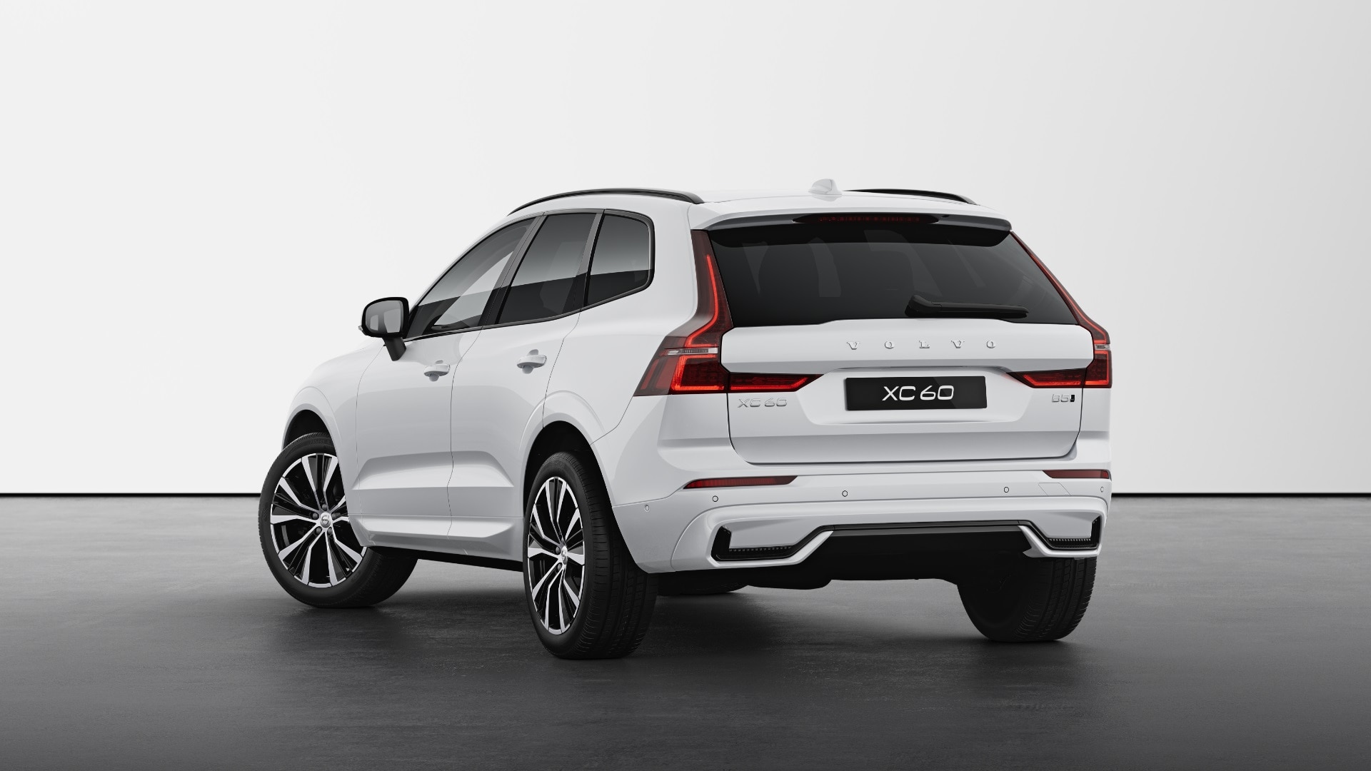 Volvo XC60 2.0 B5P Plus Dark 5dr AWD Geartronic Image 3