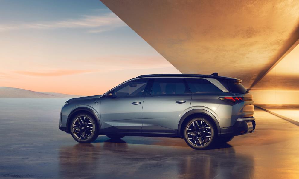 New Peugeot 5008 Hybrid
