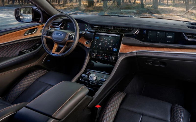 Used Jeep Grand Cherokee Inside