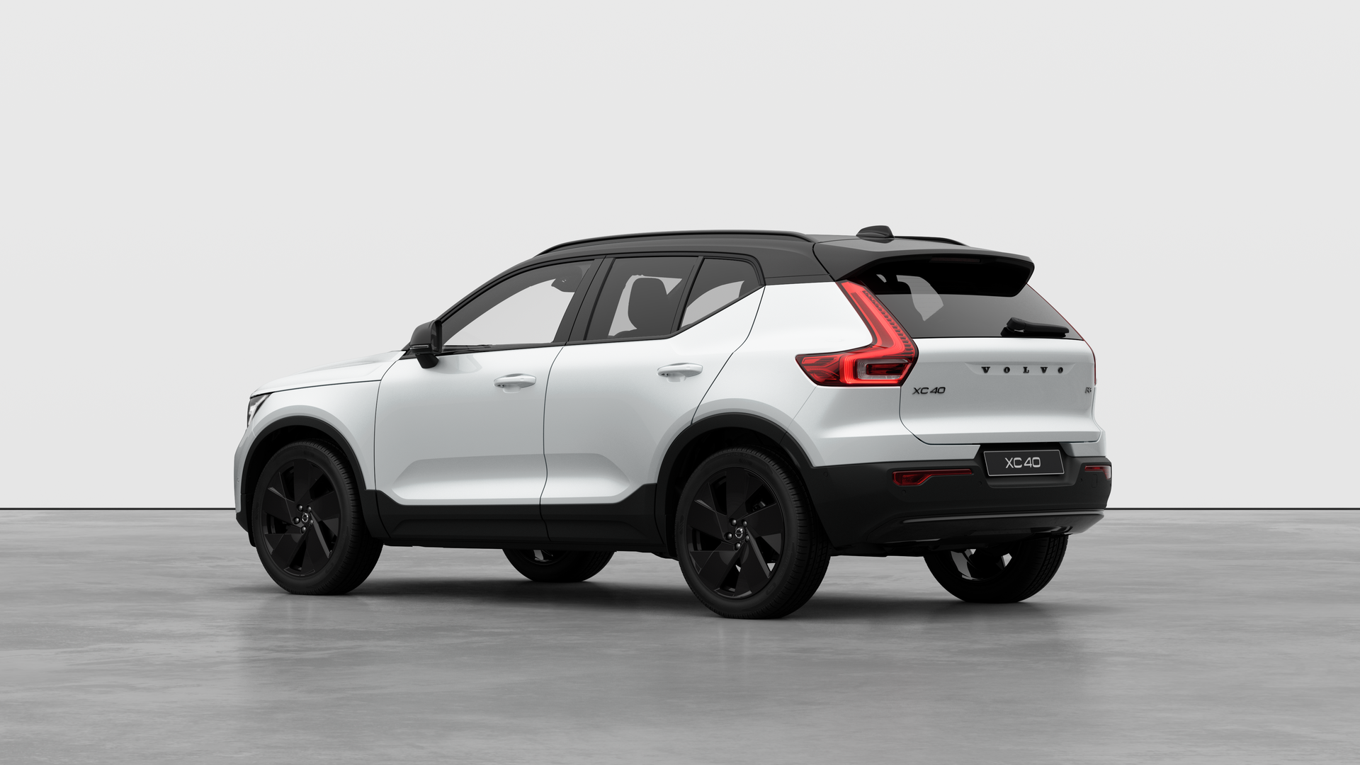 Volvo XC40 2.0 B3P Ultra Black Edition 5dr Auto Image 3
