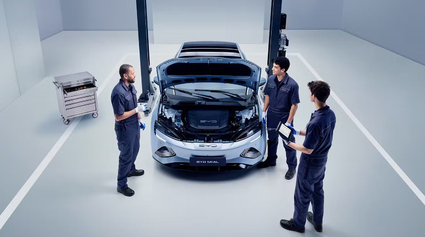 Book BYD service; BYD tecnicians