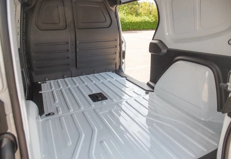 New Nissan Townstar EV Cargo Space