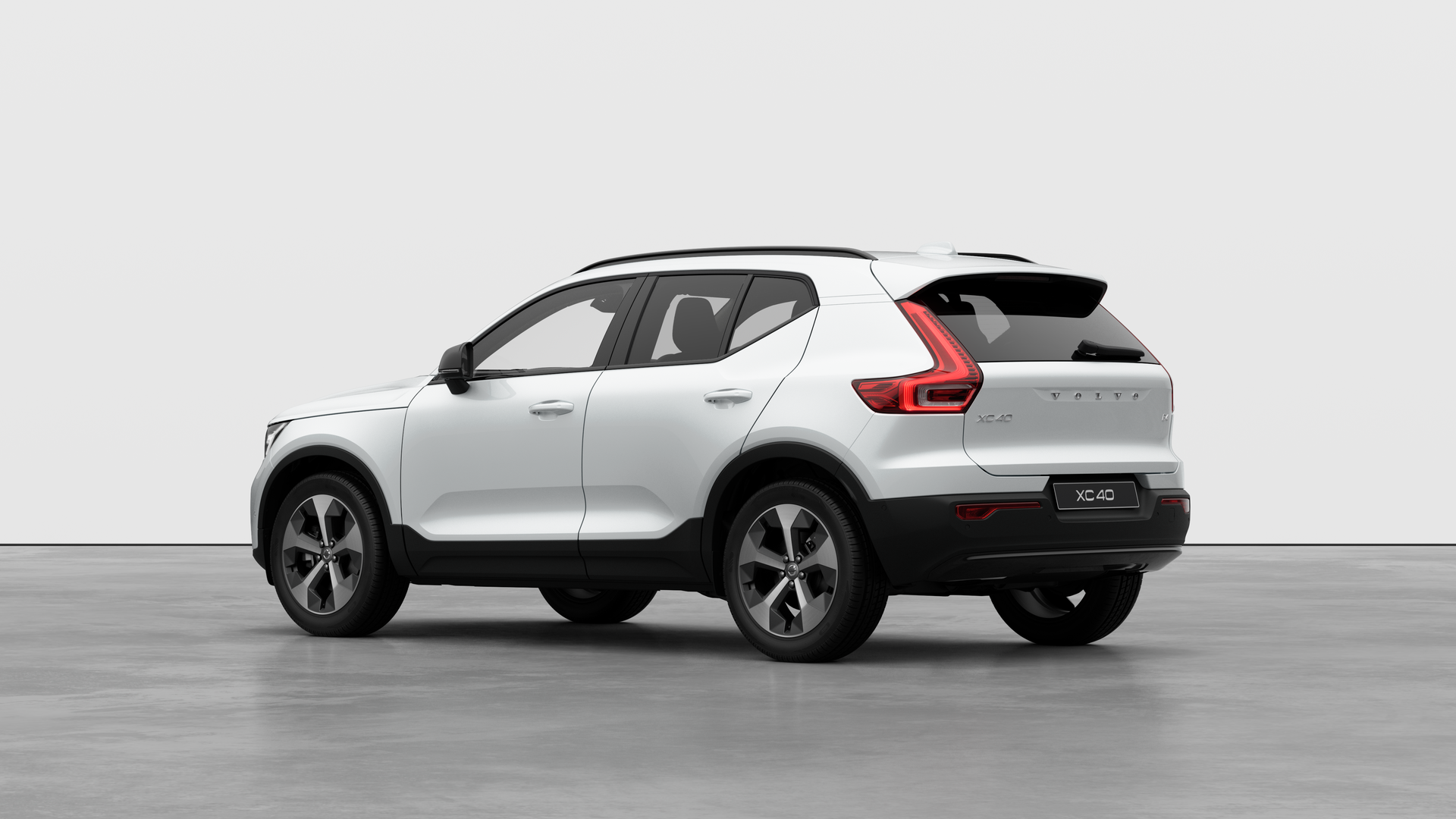 Volvo XC40 2.0 B4P Plus Dark 5dr Auto Image 3