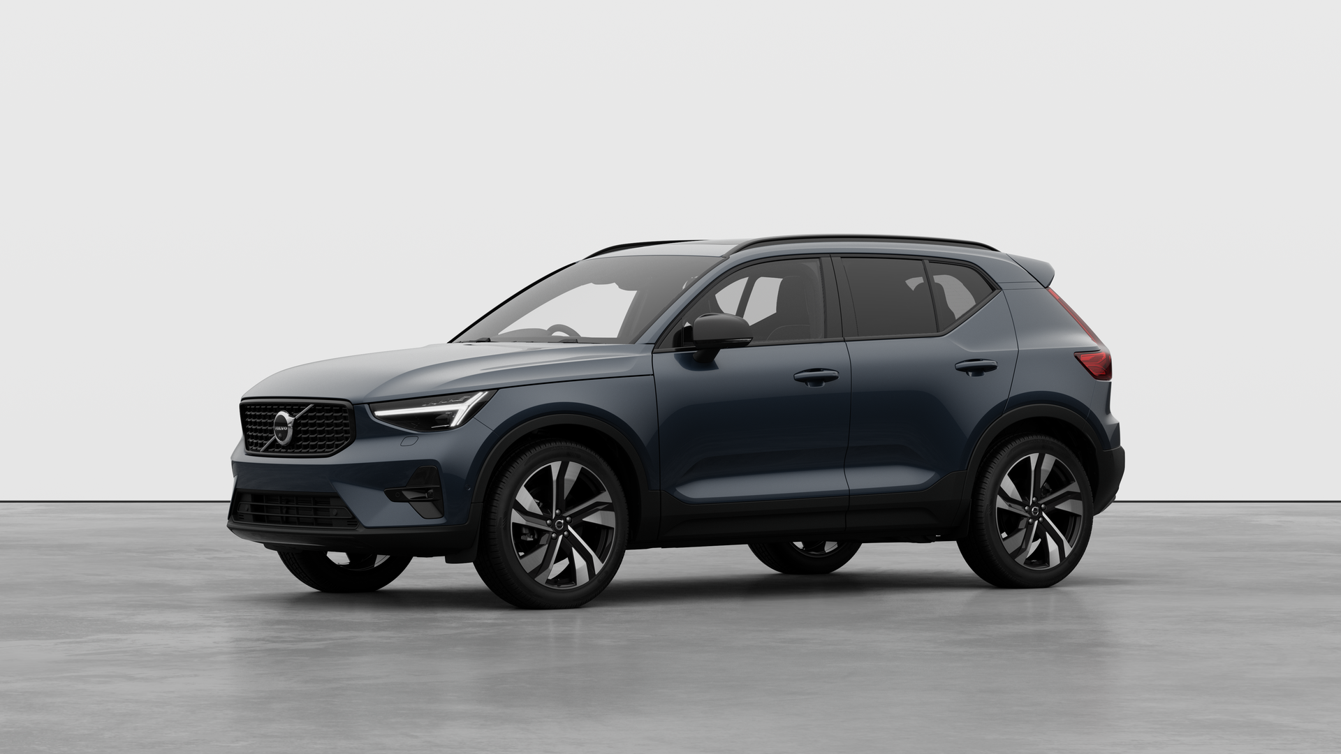 Volvo XC40 2.0 B3P Ultra Dark 5dr Auto Image 1