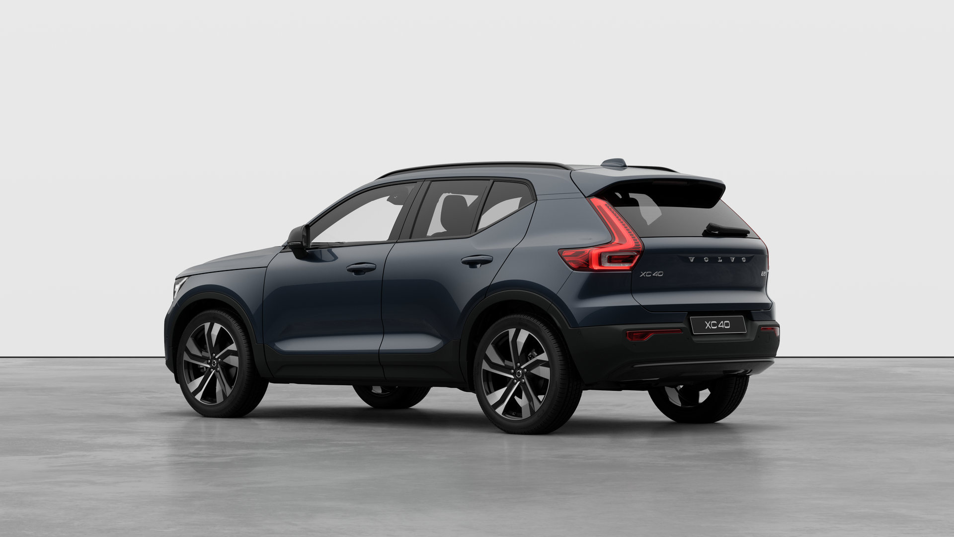 Volvo XC40 2.0 B3P Ultra Dark 5dr Auto Image 3