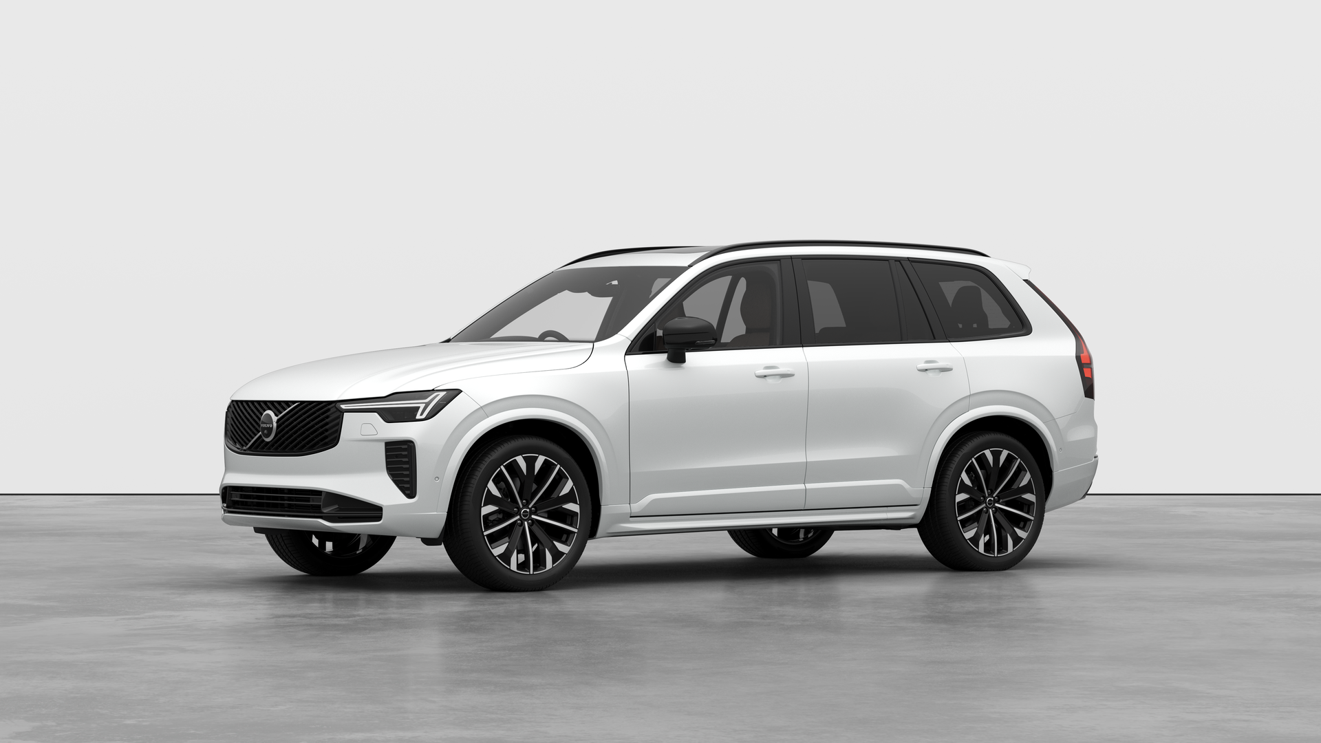 Volvo XC90 2.0 B5P Plus Dark 5dr AWD Geartronic Image 1