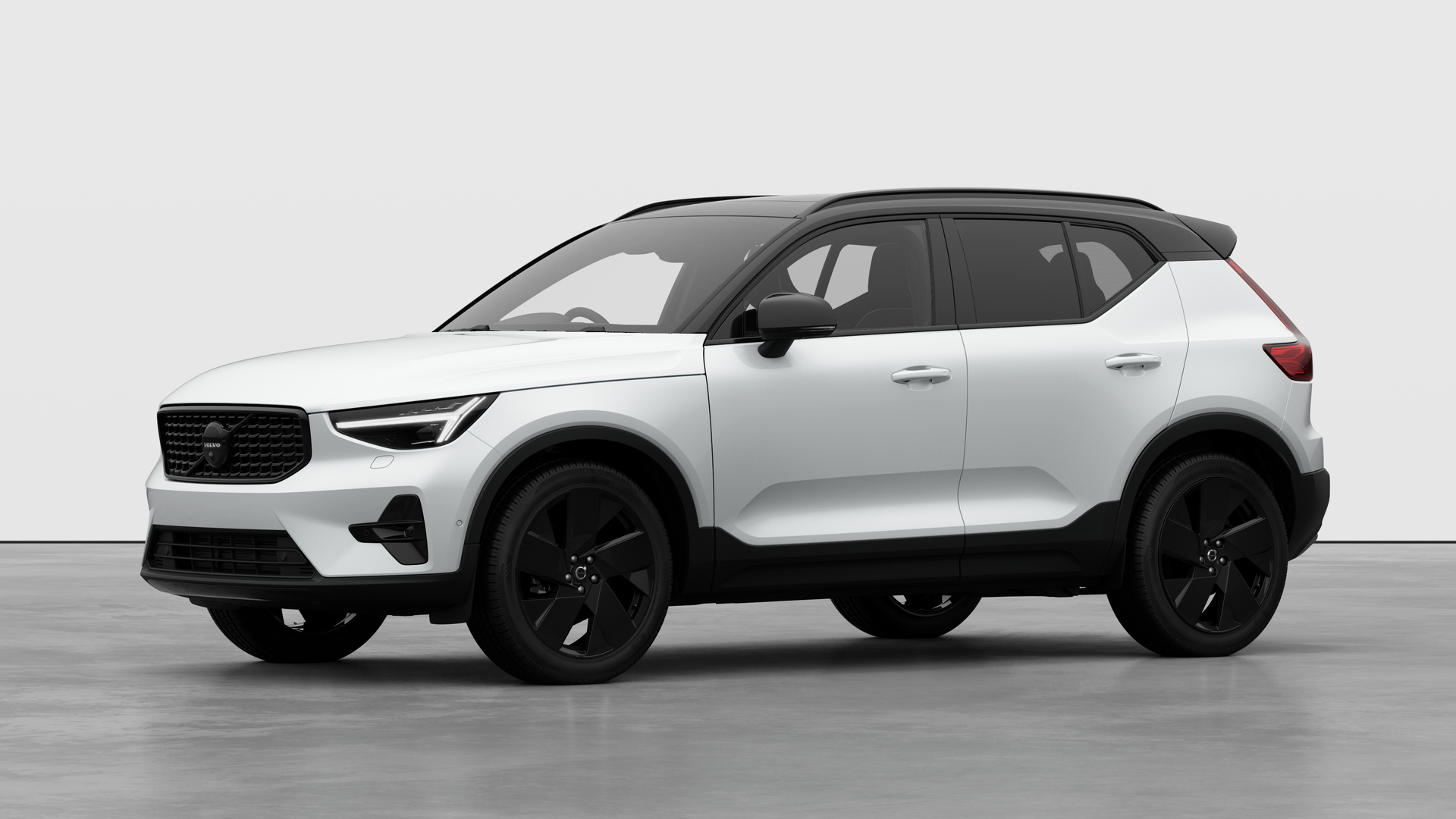 Volvo XC40 2.0 B3P Ultra Black Edition 5dr Auto Image 1