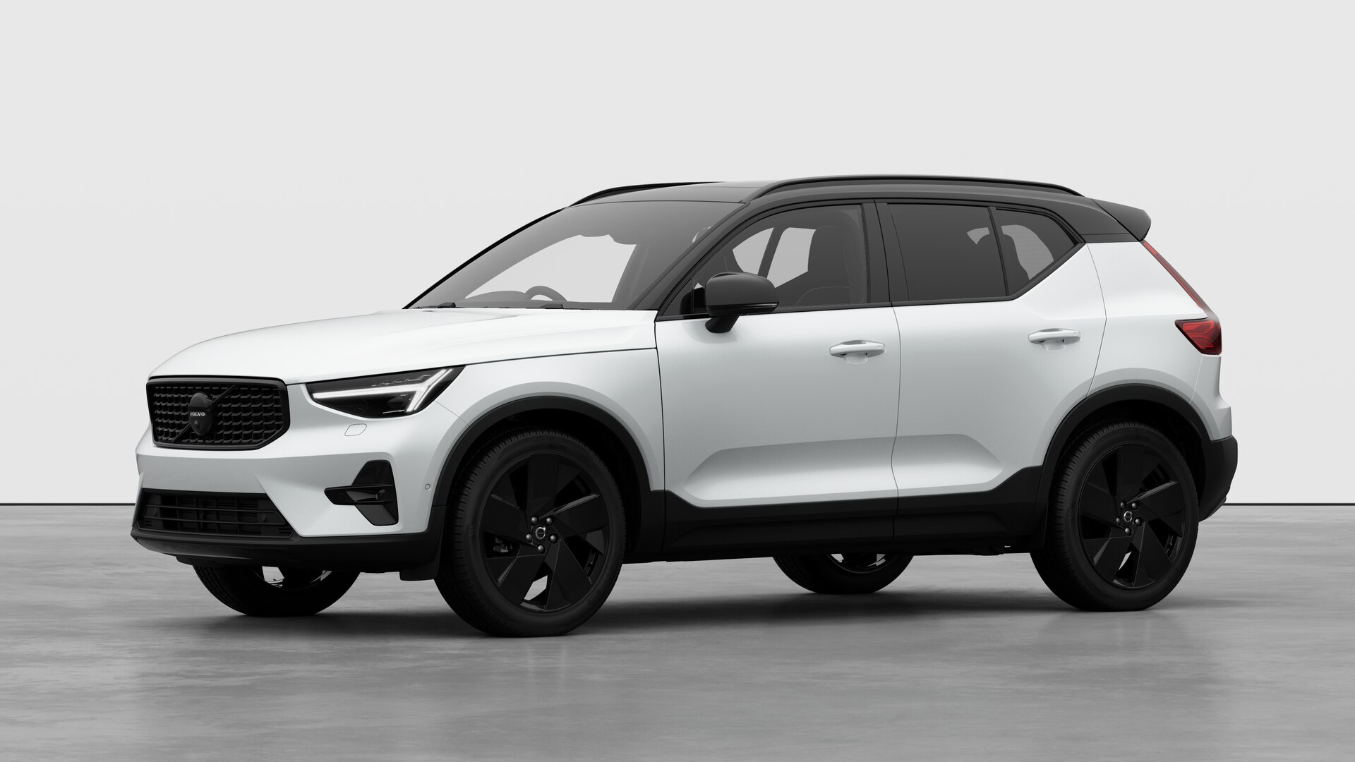 Volvo XC40 2.0 B4P Ultra Black Edition 5dr Auto Image 1