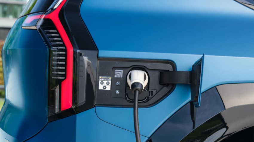 A blue Kia EV charges; EV charging flexibilities image