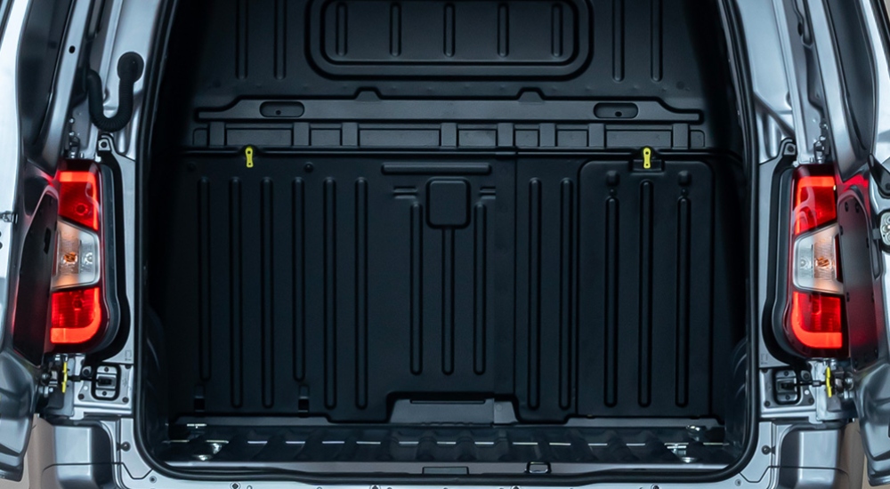 Ample new Fiat Doblo cargo space for all business needs