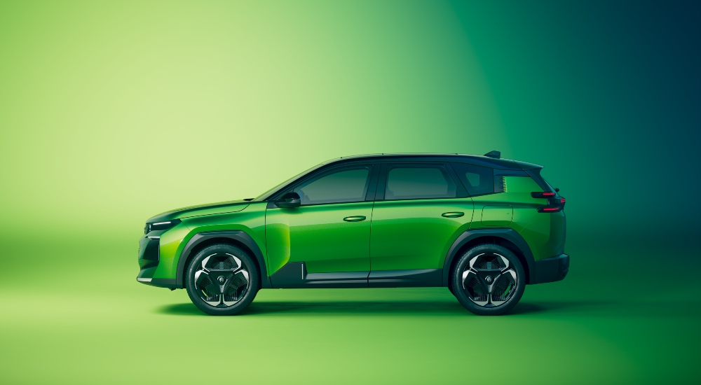 New Citroen C5 Aircross Hybrid Automatic New Citroen C5 Aircross Hybrid with an automatic transmission for smooth gear changes.