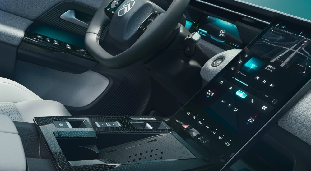 New Citroen e-C5 Aircross Technology Modern comfort meets technology in the new Citroen e-C5 Aircross with a fully digital cockpit.