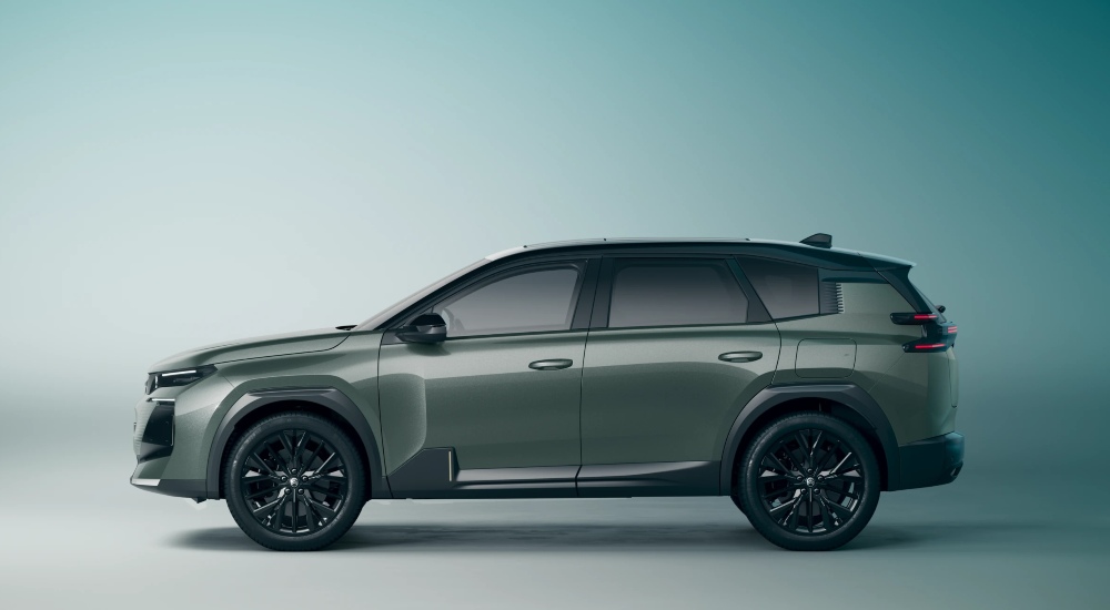 New Citroen e-C5 Aircross with extended range and electric performance.