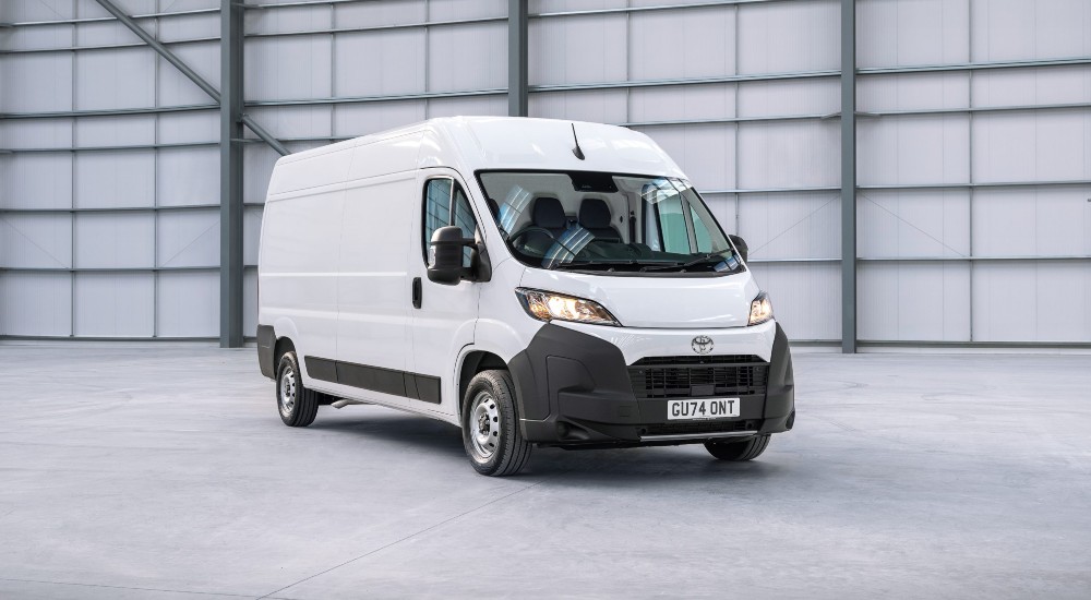 Proace Max on Finance The new Toyota Proace Max on finance, front three-quarter view.