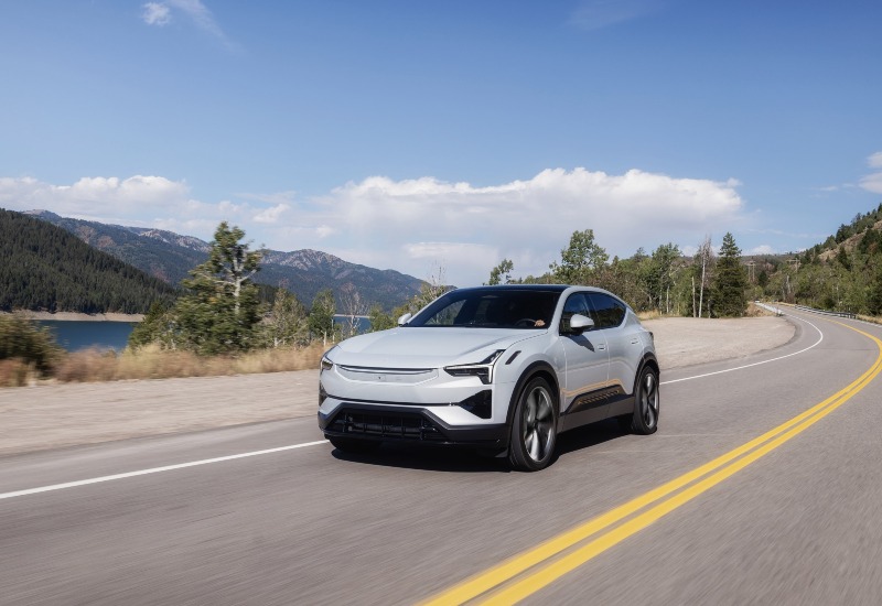 Approved Used Polestar 3 Approved used Polestar 3 driving on a mountain road.
