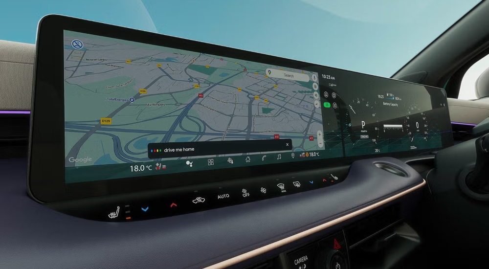 The Nissan New LEAF dashboard host a sweeping 14.3-inch digital display.