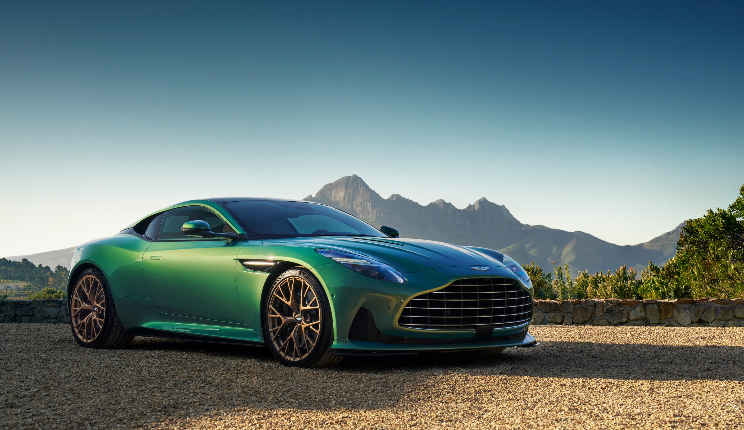 Aston Martin DB12