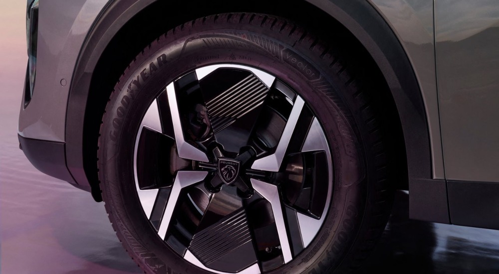 New Peugeot 2008 Hybrid Highlights