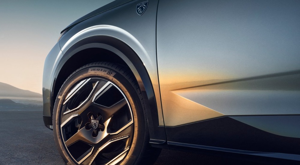 New Peugeot 5008 Plug-in Hybrid Highlights