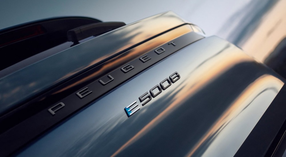New Peugeot E-5008 Highlights New Peugeot E-5008 Highlights