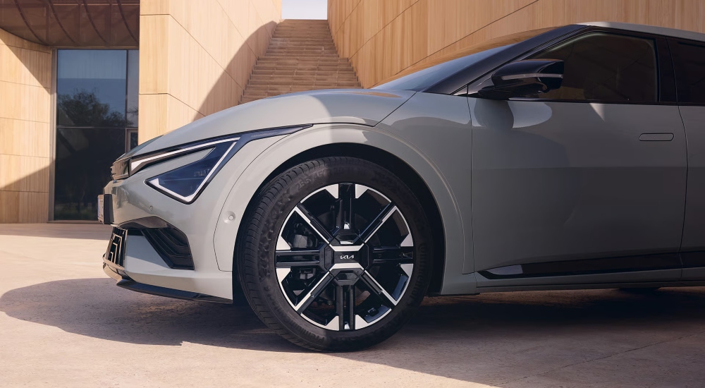 New Kia EV6 models has enlarged, elegant featuresand come with 19 inch alloy wheels as standard