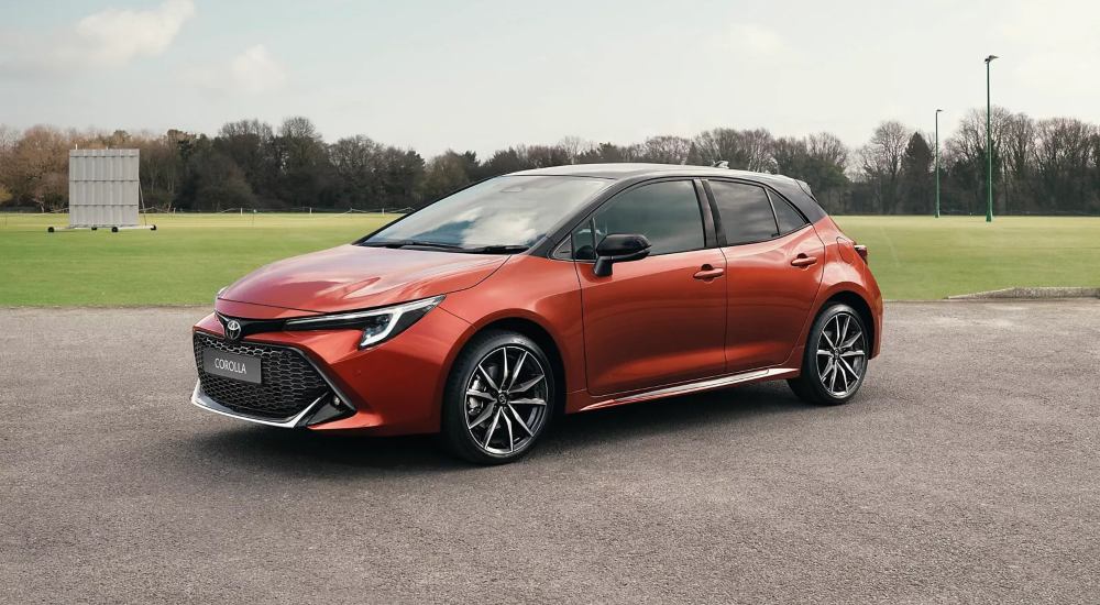 Corolla Hatchback in Metal Oxide Bi-tone