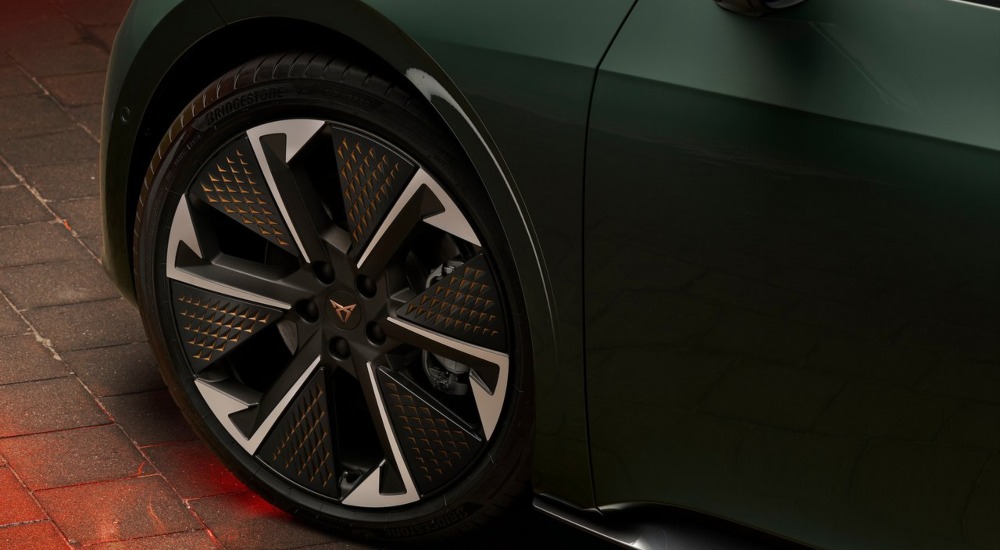 New CUPRA Born Highlights New CUPRA Born Highlights