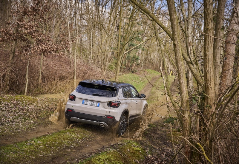 Jeep Avenger e-Hybrid second-hand car off-road performance capabilities