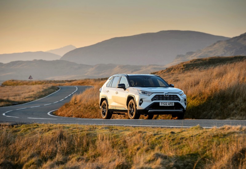 Used Toyota RAV4 Hybrid Dynamic with 18-inch alloys and a contrast black roof.