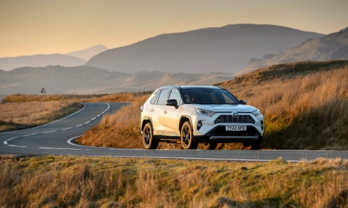 Used Toyota RAV4 Hybrid Dynamic Used Toyota RAV4 Hybrid Dynamic with 18-inch alloys and a contrast black roof.