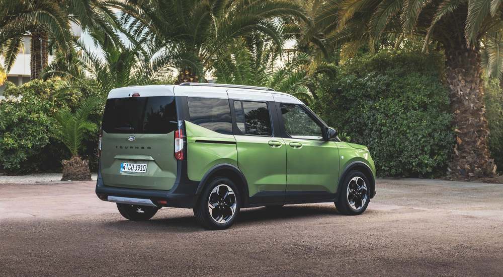 New Ford Tourneo Courier in Bursting Green