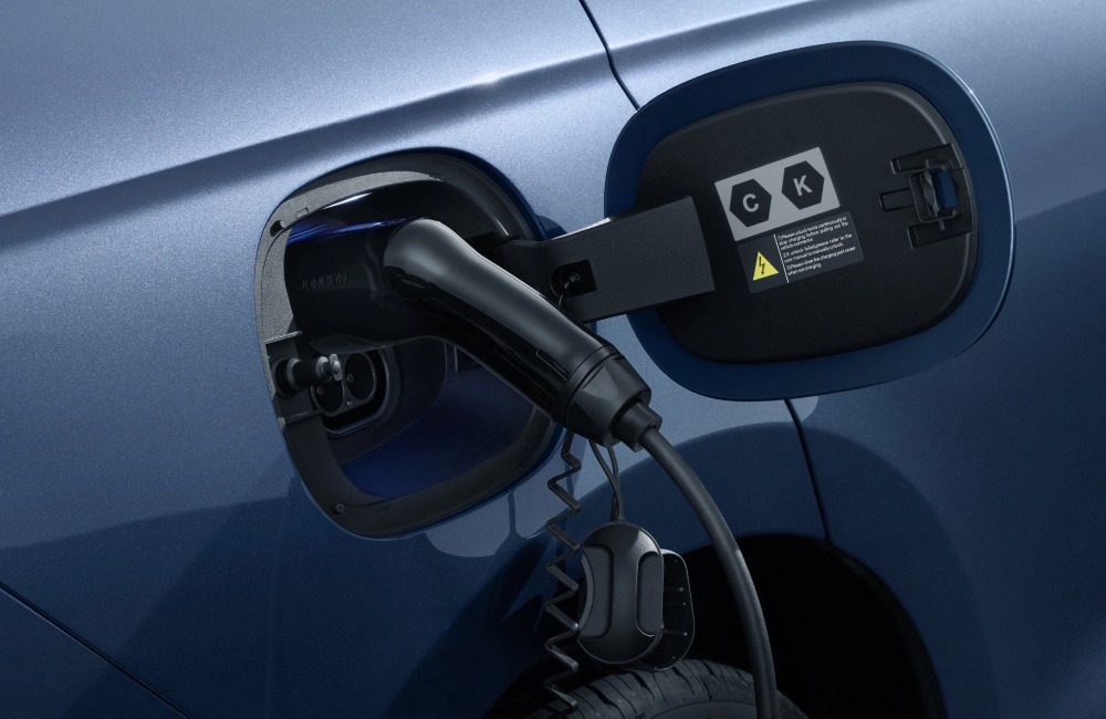 New BYD SEAL 6 DM-i Touring Charging