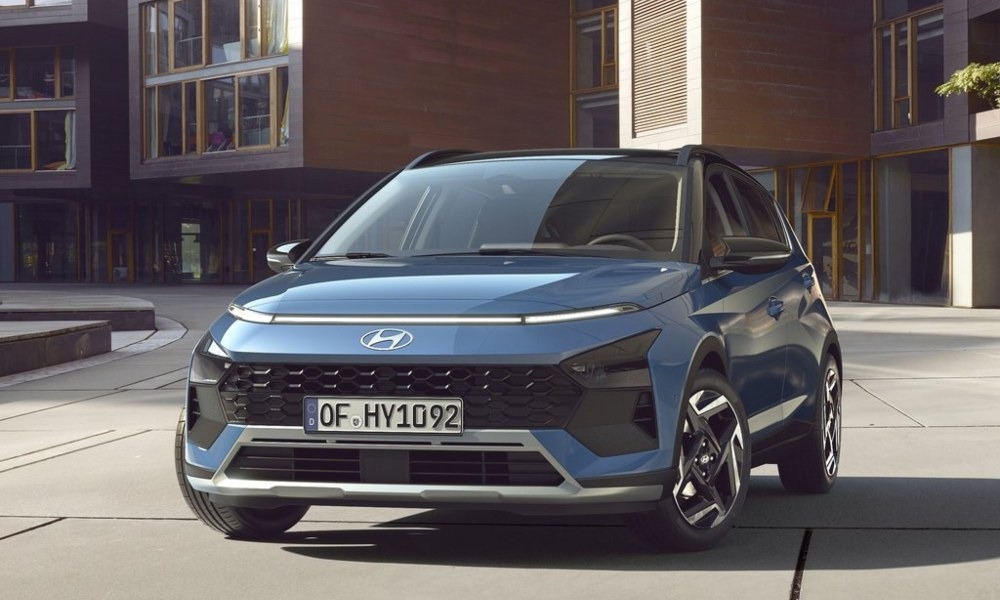 The front view of a parked Hyundai BAYON in blue The front view of a parked Hyundai BAYON in blue