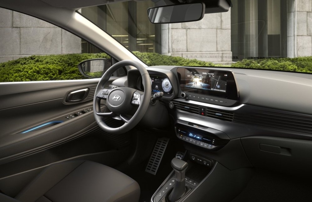 Interior view of the Hyundai BAYON, showing the steering wheel and infotainment system Interior view of the Hyundai BAYON, showing the steering wheel and infotainment system