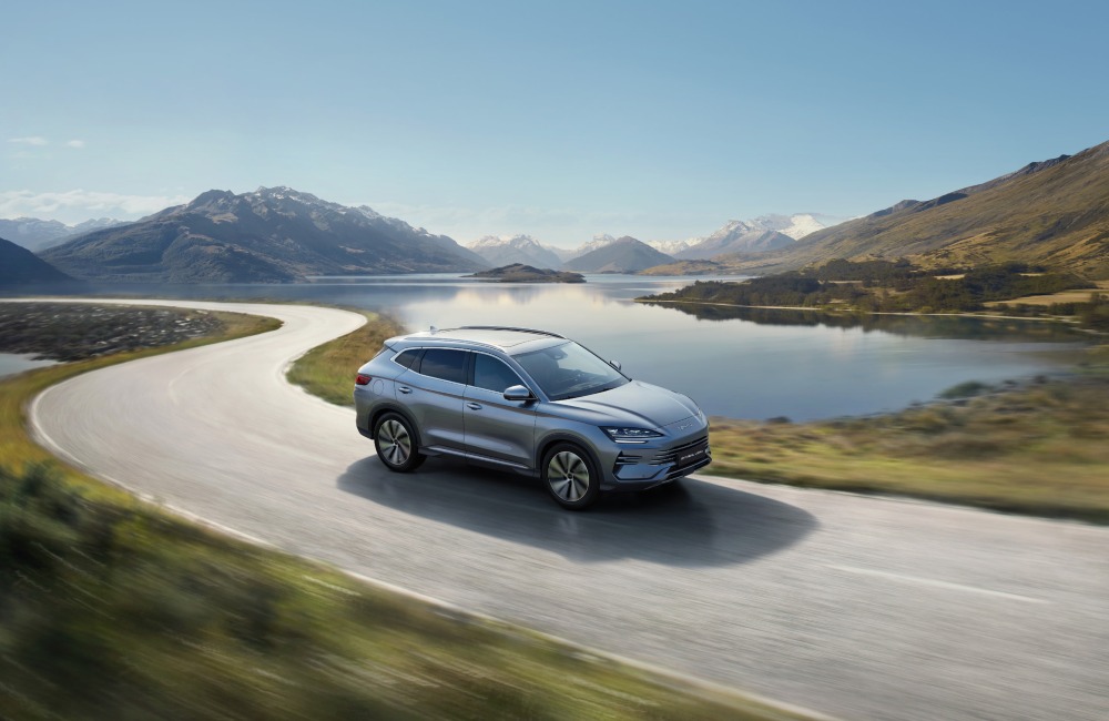New BYD SEAL U DM-i driving around a lakeside road at speed