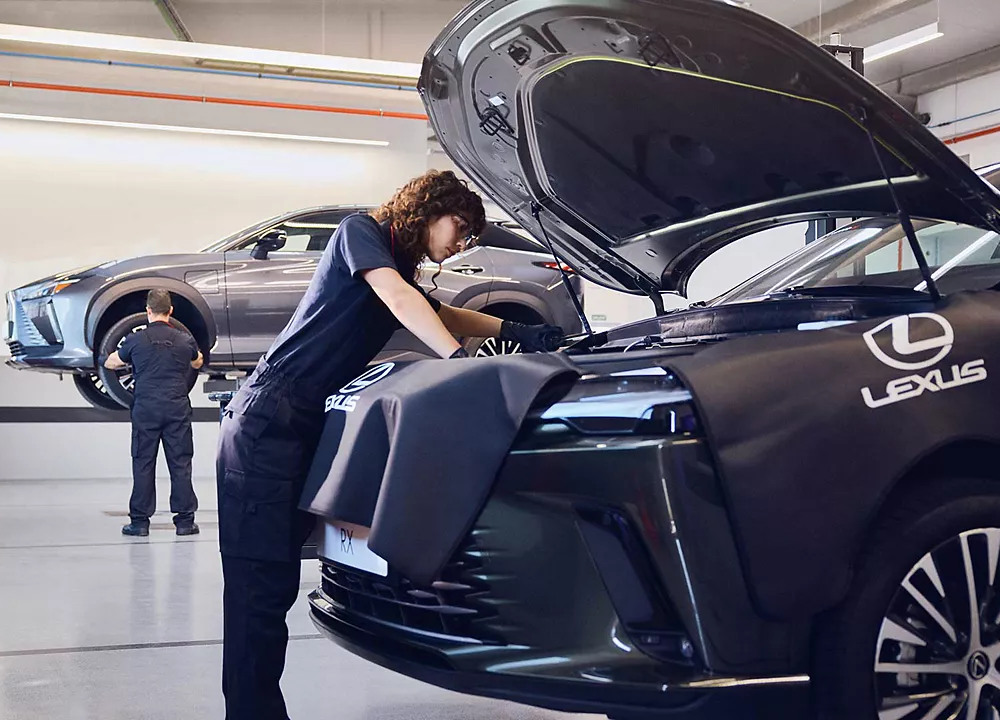 Lexus service image