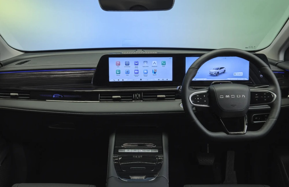 A picture showing the new OMODA 5 interior, including the steering wheel, infotainment system, and centre console.
