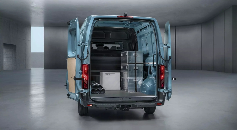 New Renault Master Panel Van sizes vary depending on the version | Rear open doors