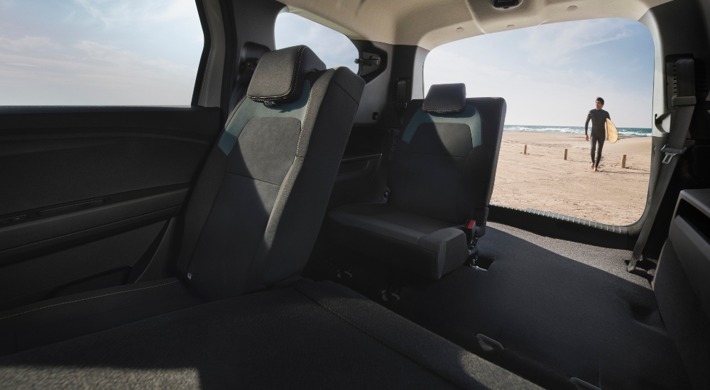 New Dacia Jogger Hybrid interior with fold-down and removable rear seats.