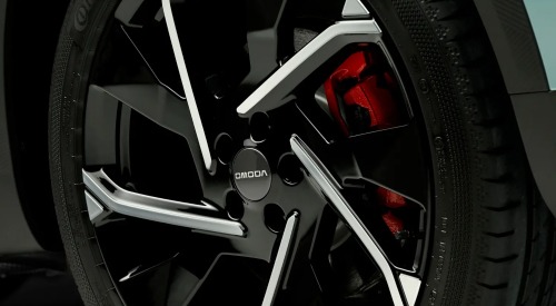 Close-up view of alloy wheels, boasting the OMODA branding, unique designs, and red brake calipers.