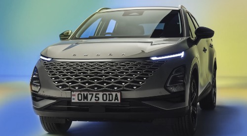 Front of an OMODA 5, showing off the unique grille and led headlights, with a colourful background