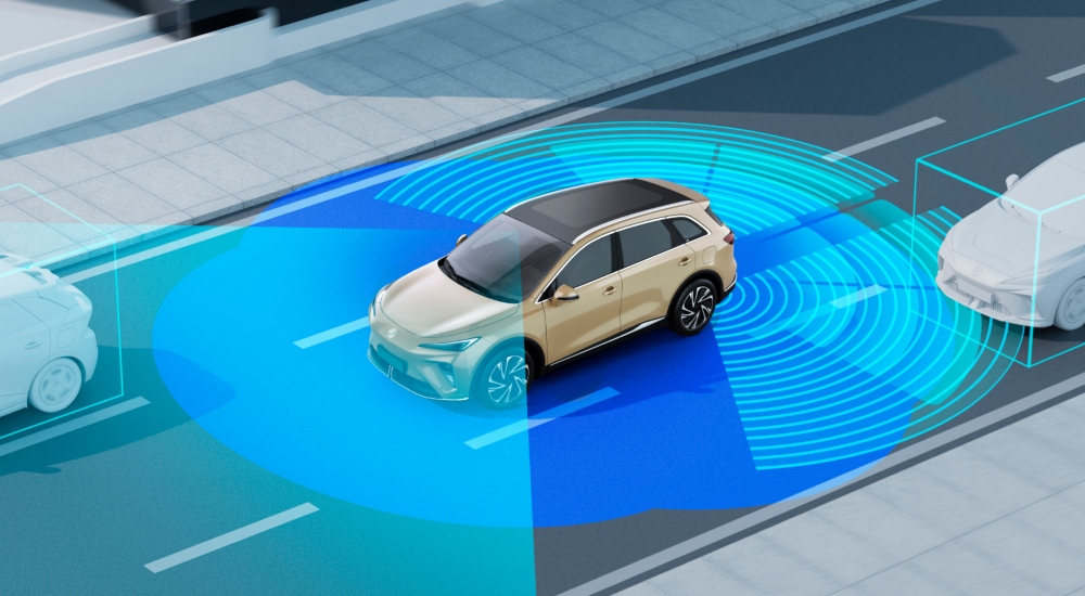 A New MGS6 EV showing the MG Pilot driver assist technology; New MGS6 EV safety