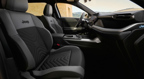 Adjustable, premium seating of the New Jeep Compass Full-Electric; New Jeep Compass Full-Electric interior