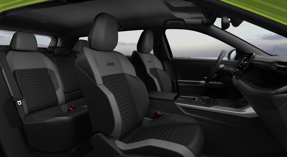 Comfortable seats on the New Jeep Compass e-Hybrid; New Jeep Compass e-Hybrid inside