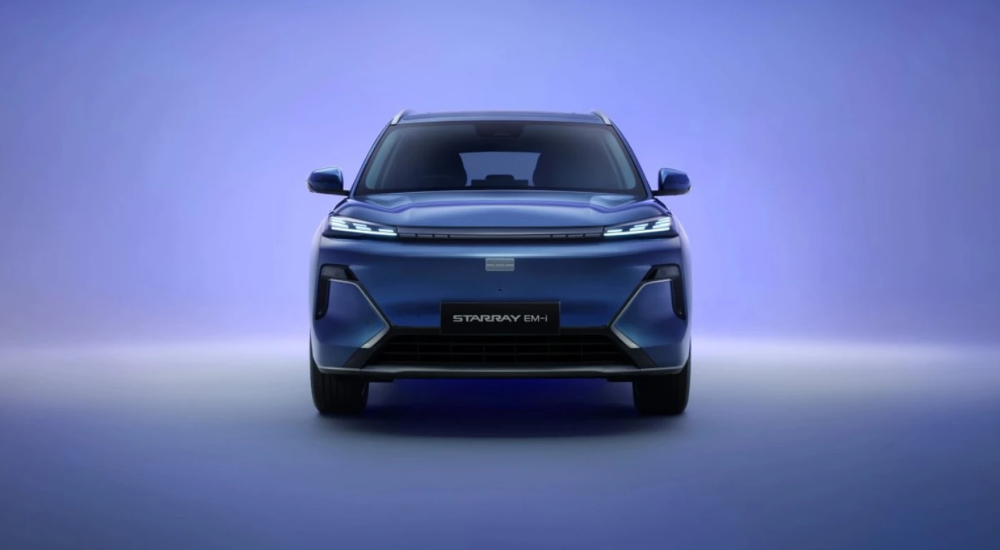 New Geely Starray EM-i in Glacier Blue, front view against a studio background.