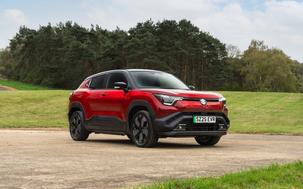 Suzuki e VITARA in Opulent Red Pearl Metallic and Bluish Black Pearl on the Motability Scheme