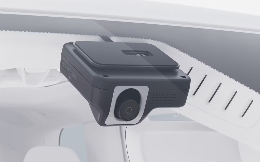 Dashcam in the front of a Volvo car.