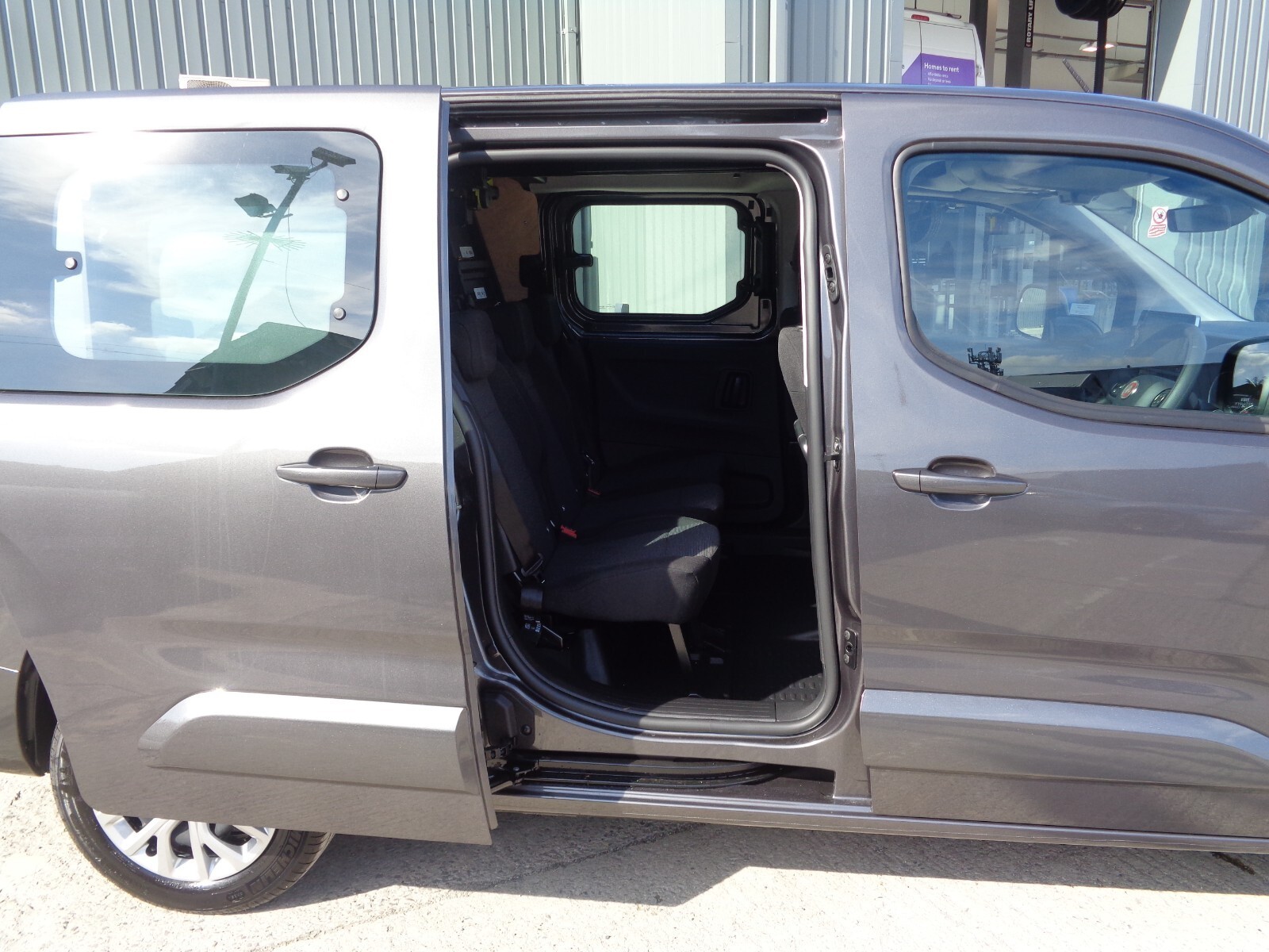 Fiat Doblo Cargo Panel Van 1.5 BlueHDi 1000kg 100 Crew Van (8207) image 24