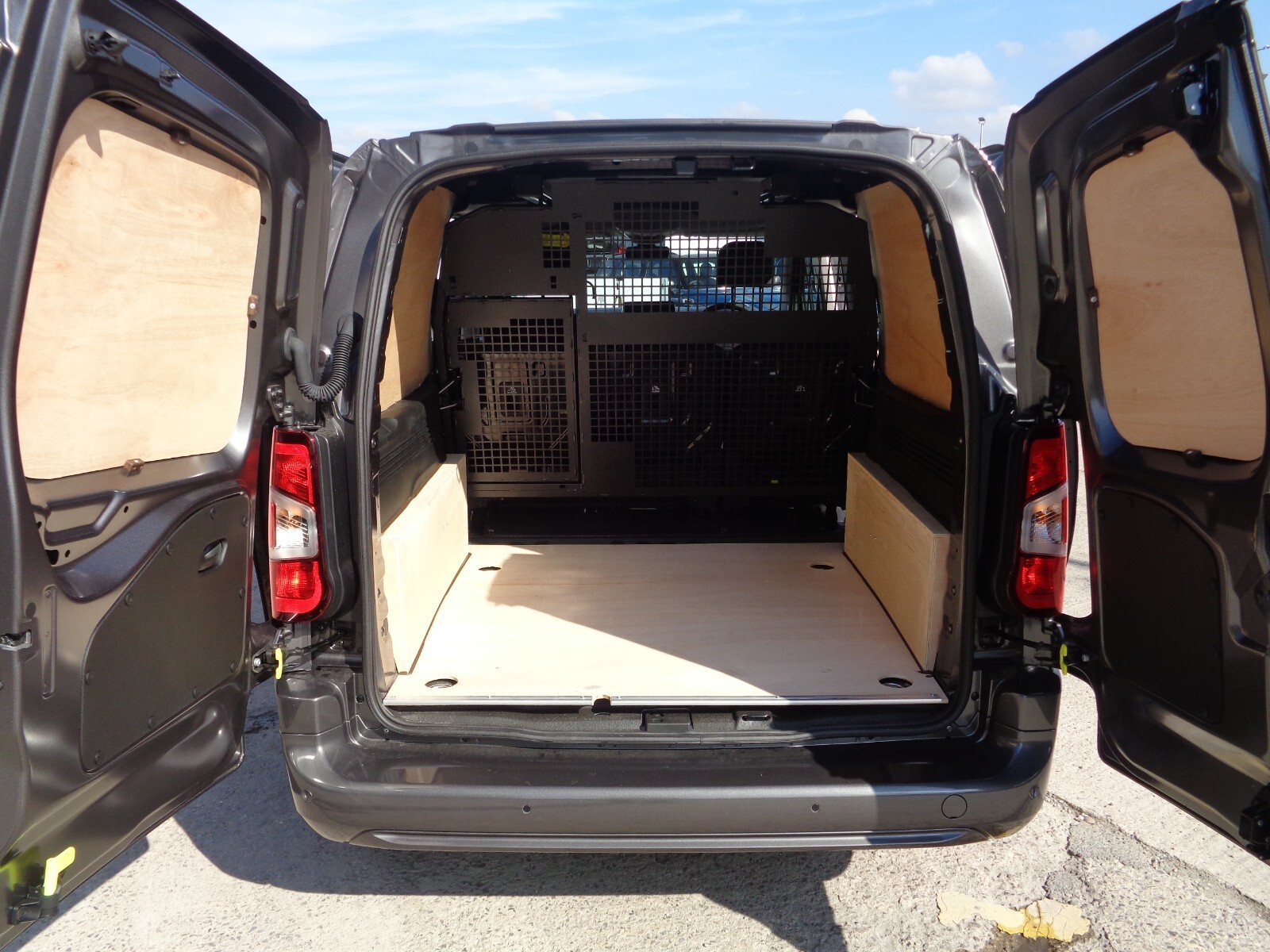 Fiat Doblo Cargo Panel Van 1.5 BlueHDi 1000kg 100 Crew Van (8207) image 30