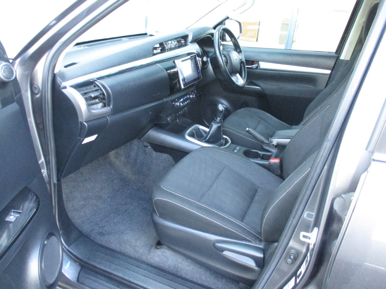 Toyota Hilux Invincible D/Cab Pick Up 2.4 D-4D (NX20WFP) image 13